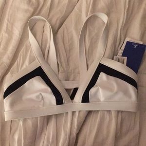 RIPCURL: Black and white color block bikini top
